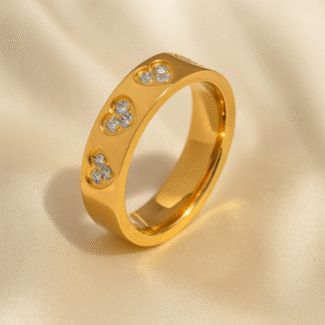 Trinity Gleam Ring in 18 carat gold with triple cubic zirconia clusters