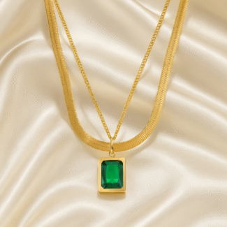 Emerald Grace Necklace in 18 carat gold with double-layer chain and green stone pendant