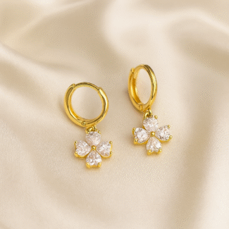 Fortune Clover Hoops in 18 carat gold with four-leaf clover cubic zirconia design
