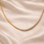 Elara Lumière Curve Necklace