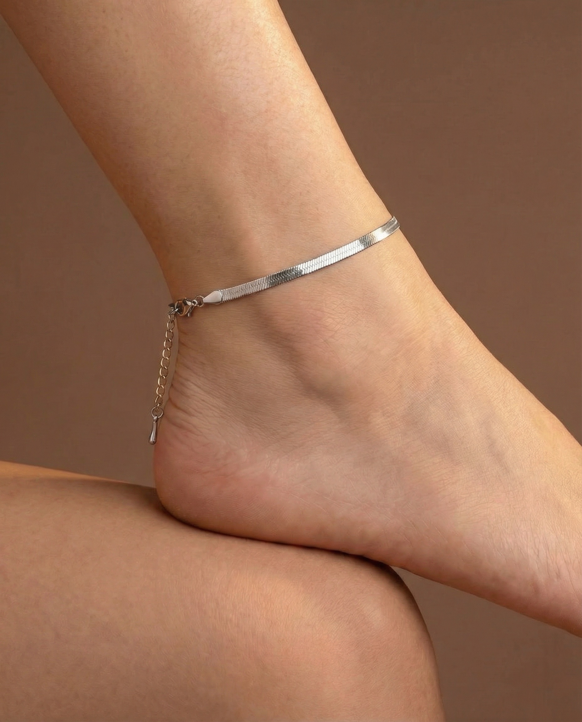 lunara-silver-herringbone-anklet-1